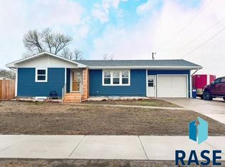 215 S Elm St, Lennox, SD 57039