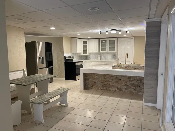 (undisclosed Address), Dudley, MA 01571