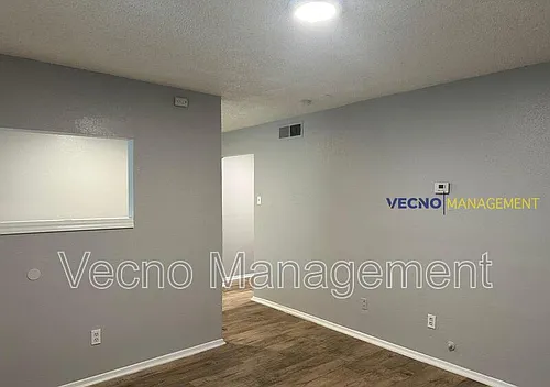 102 E Cheryl Dr Photo 1