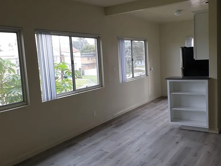 2278 W Adams Blvd — Photo 5