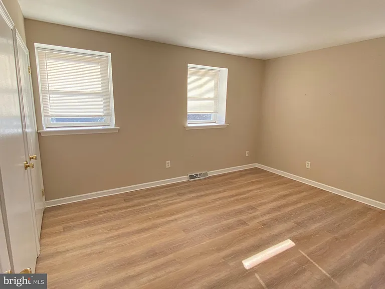 517 Grant Ave — Photo 11