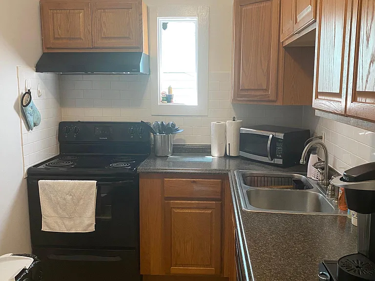 3703 Laurel St — Photo 6