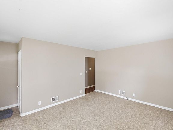 3rd image of 2618 S 33rd St