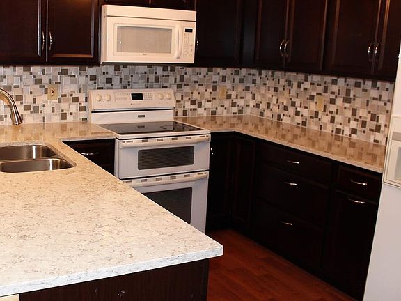 3rd image of 430 Jamestown Cir