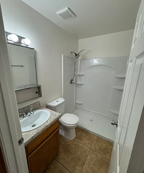 304 E F St #A — Photo 8