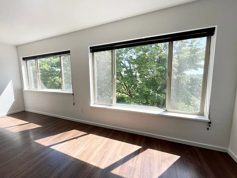 Bayview Apartments — Photo 64
