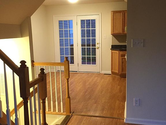 4th image of 110 Maple Ave