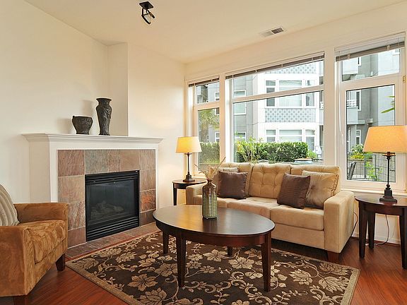 Gas fireplace