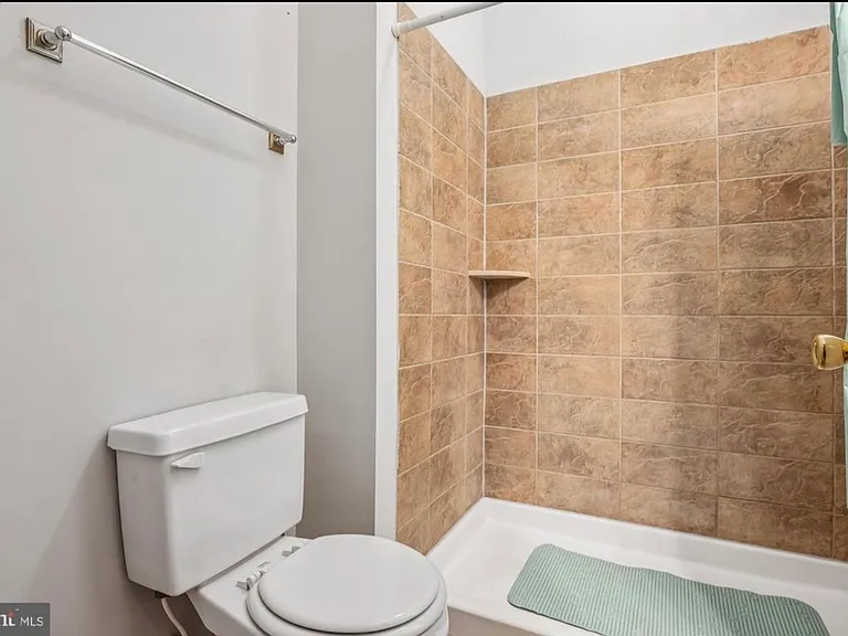 424 N Luzerne Ave — Photo 13