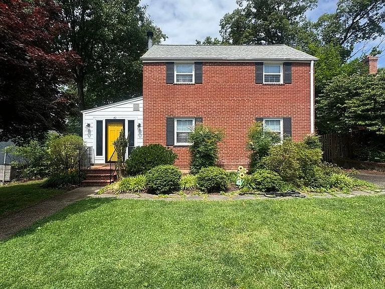 42 S Park Dr — Photo 1