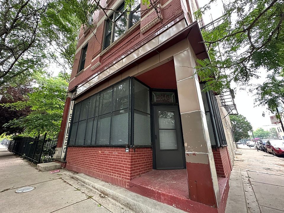 1st image of 1049 N Marshfield Ave APT 1