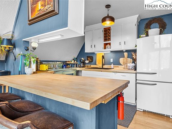 14th image of this home
