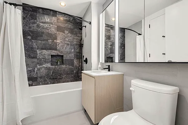 Bathroom, photo 1