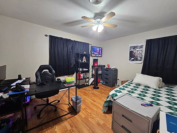 4th image of 138 Charles St