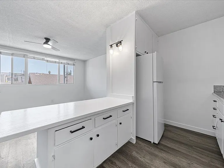 1626 Pine Ave #J — Photo 5