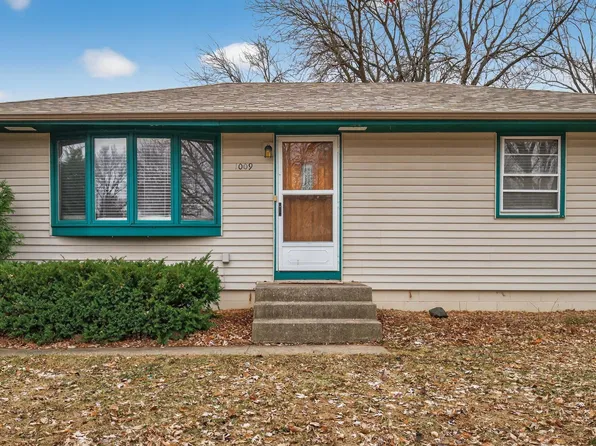 1009 Sunkist Pkwy N, Brooklyn Park, MN 55444