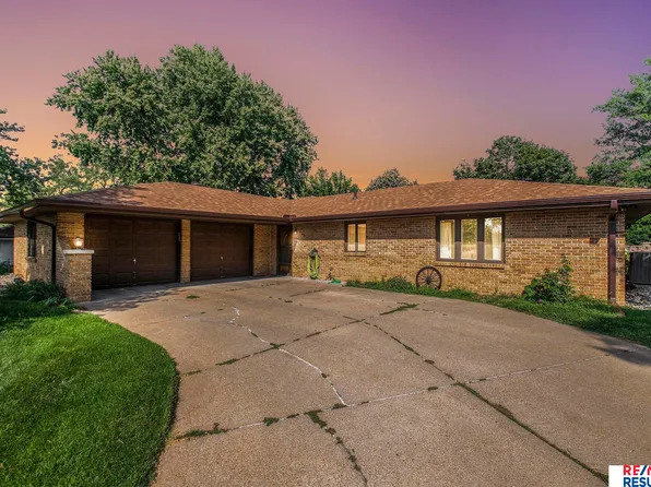 4421 S 46th St, Omaha, NE 68117