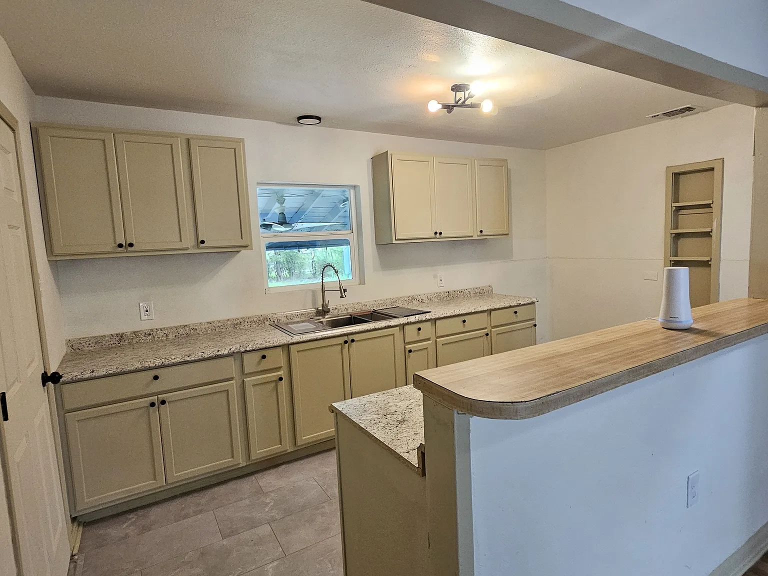 4 bed, 1273 sqft, $1,395 — Photo 4