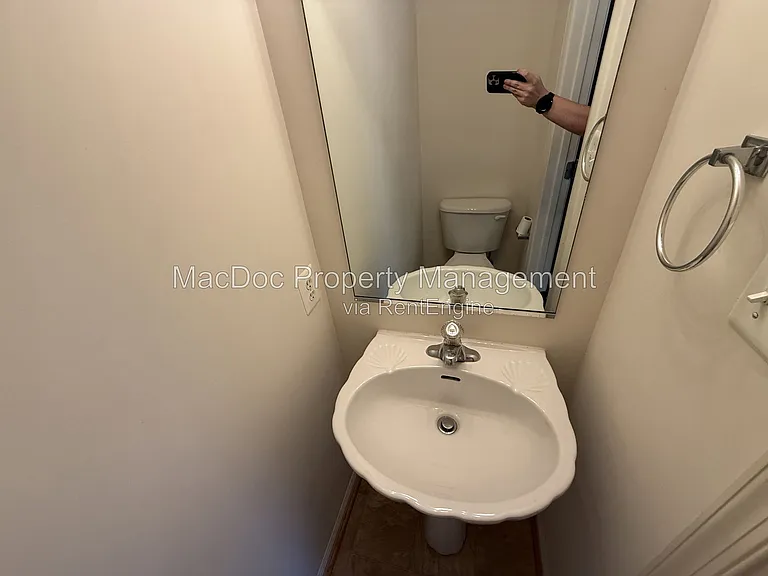 219 Merrill Ct — Photo 12