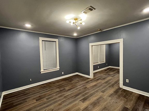 3rd image of 919 S Nebraska St