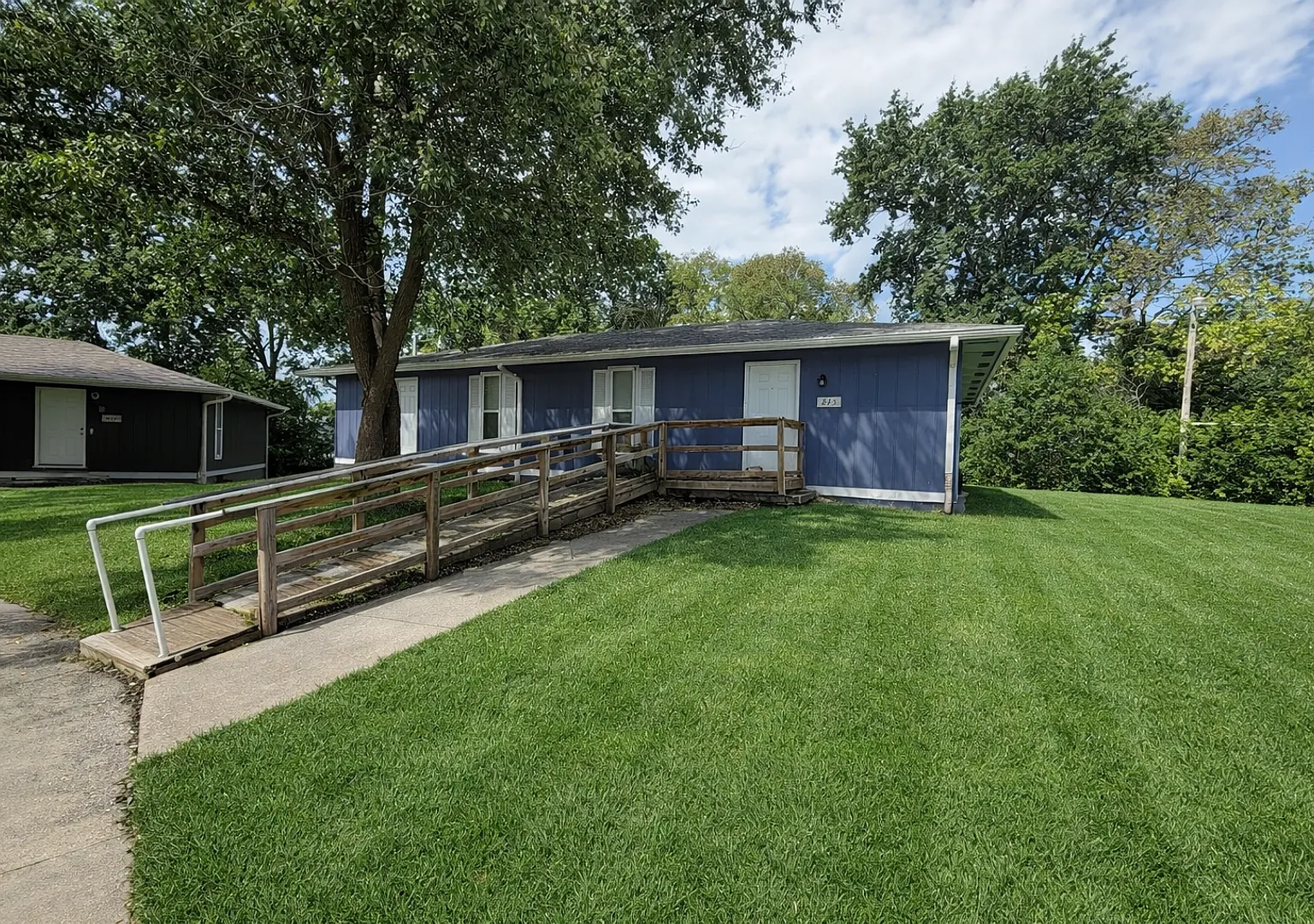 Charming 3 Bedroom Duplex — Photo 1