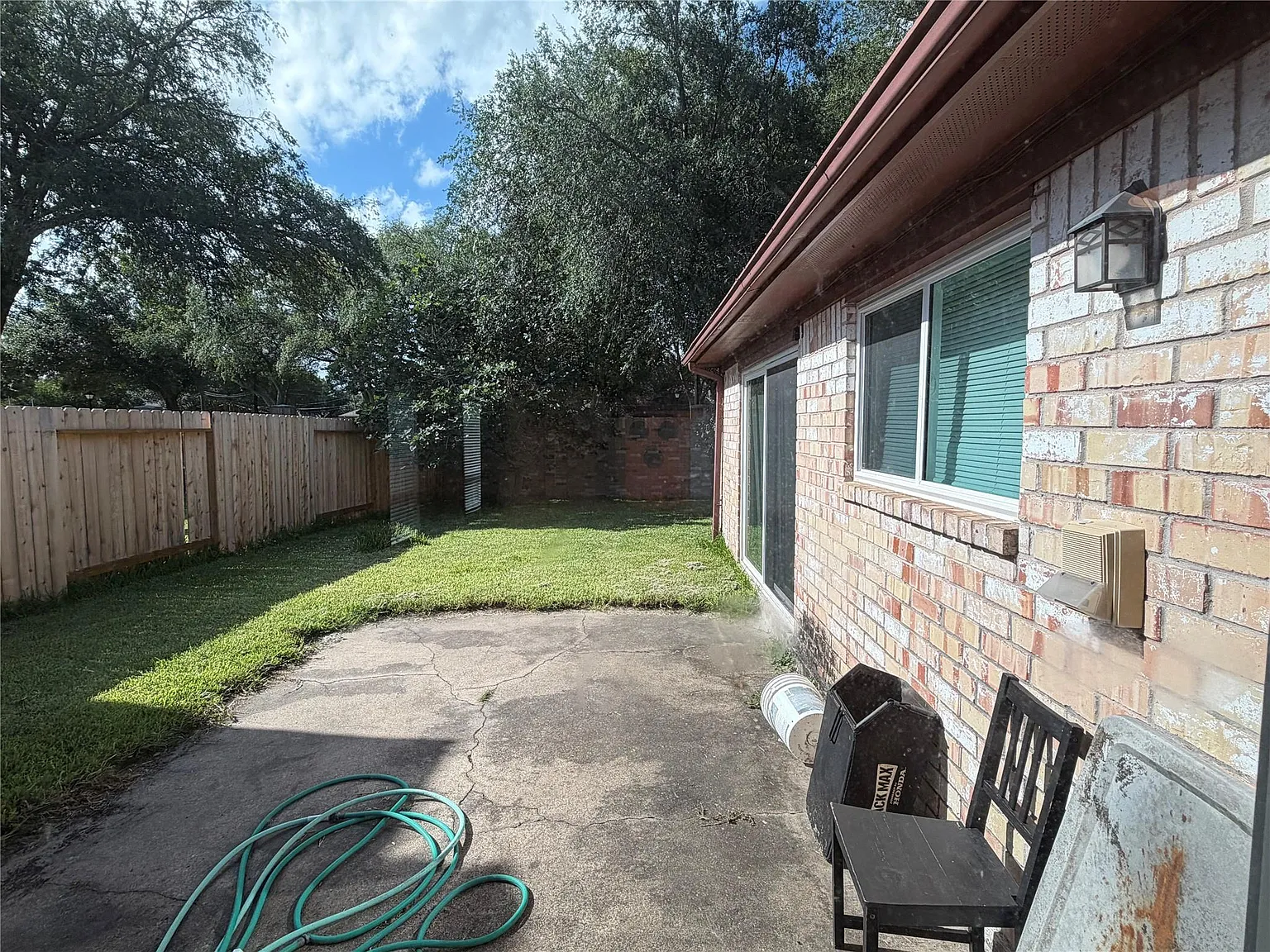 4 bed, 2.0 bath, 1823 sqft, $2,100 — Photo 3