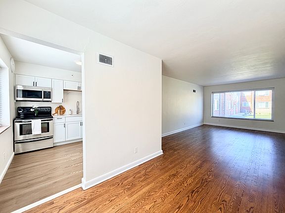 4th image of 5940-5952 Nagel Ave #1S