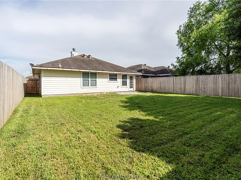 928 Crested Point Dr — Photo 15
