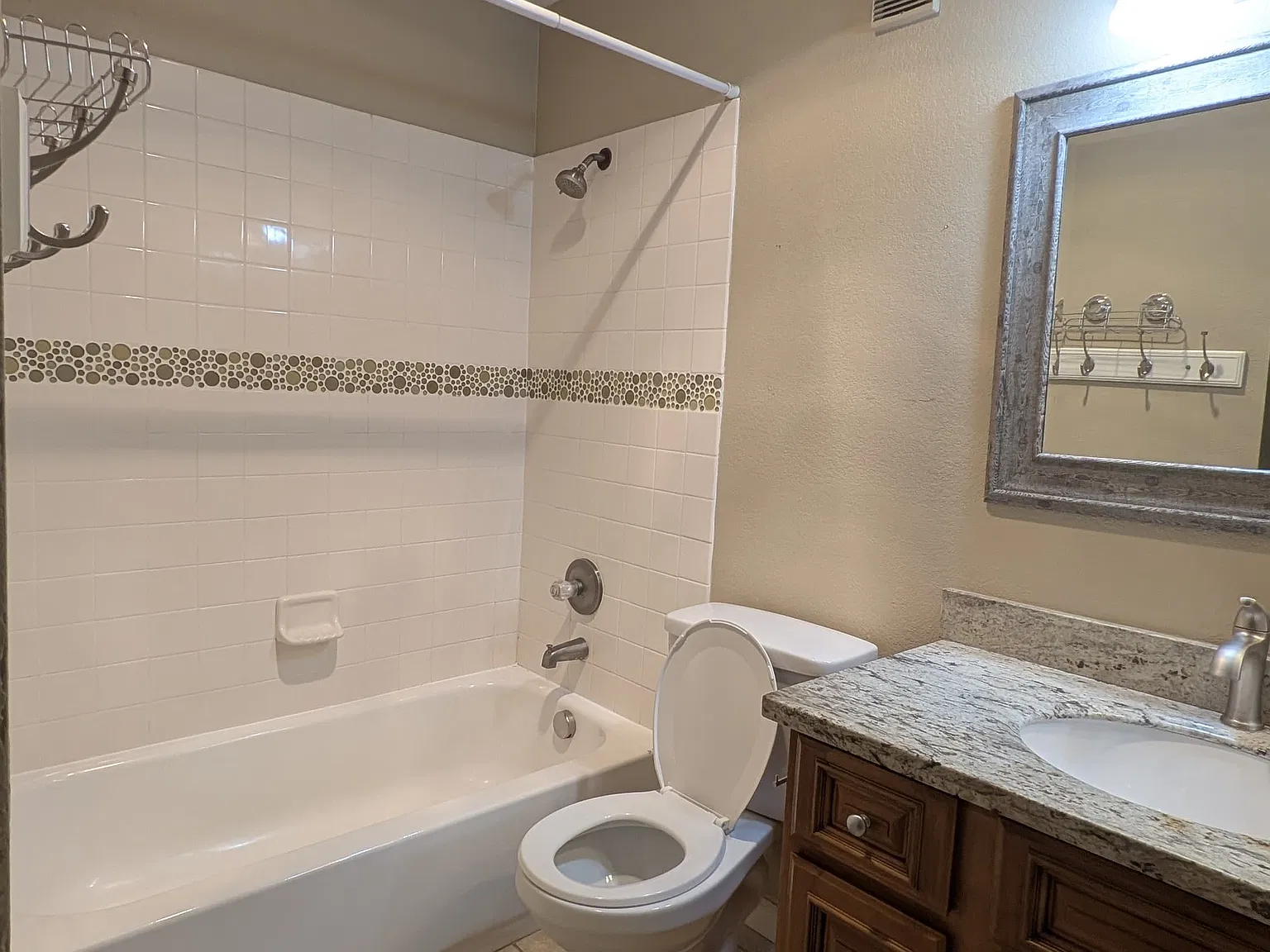 2 bed, 970 sqft, $2,765 — Photo 2