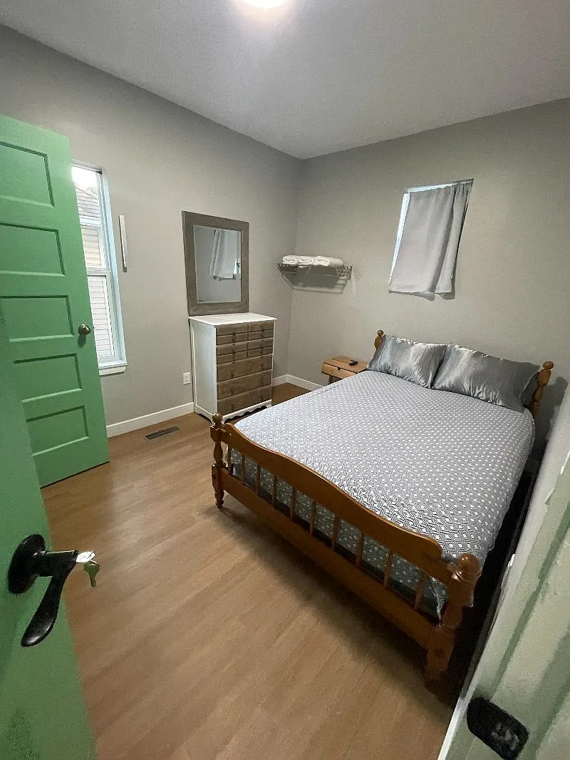 1 bed, 1500 sqft, $800 — Photo 1