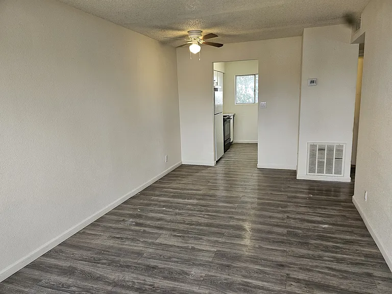 7126 N 66th Dr #202 — Photo 2