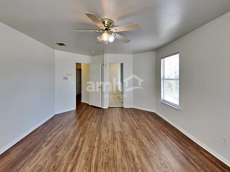 3933 Evergreen Ct — Photo 12