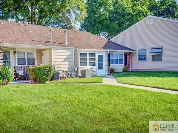 11 Nevada Ct #85, Matawan, NJ 07747