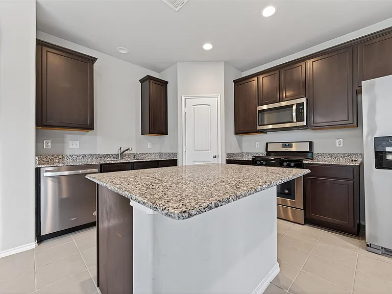 2519 Northern Great White Ct — Photo 9