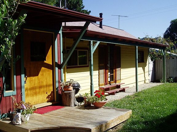 Adorable 2-unit property