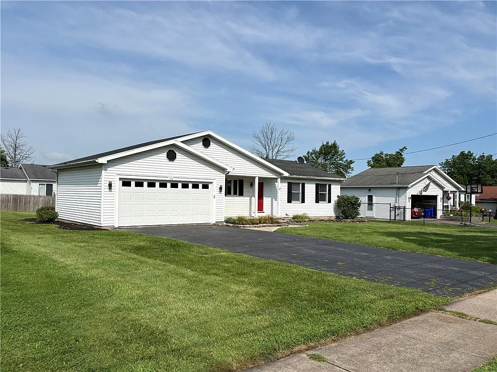 3 bed, 1.0 bath, 1120 sqft, $2,300 — Photo 3