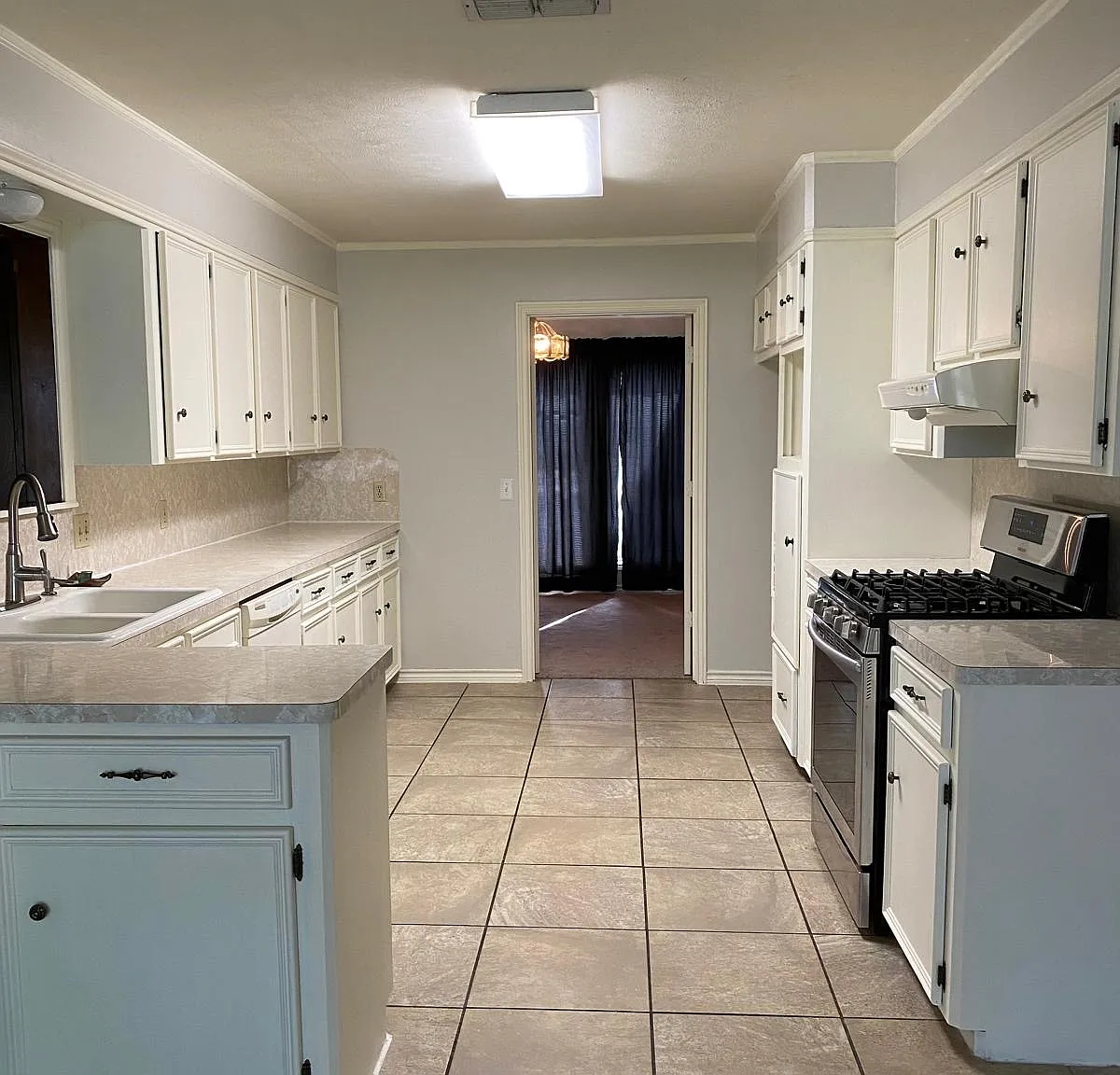 4 bed, 2140 sqft, $1,999 — Photo 3