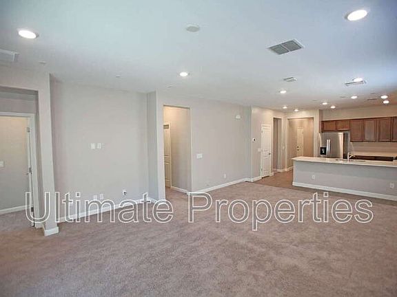 5th image of 20238 W Buchanan St