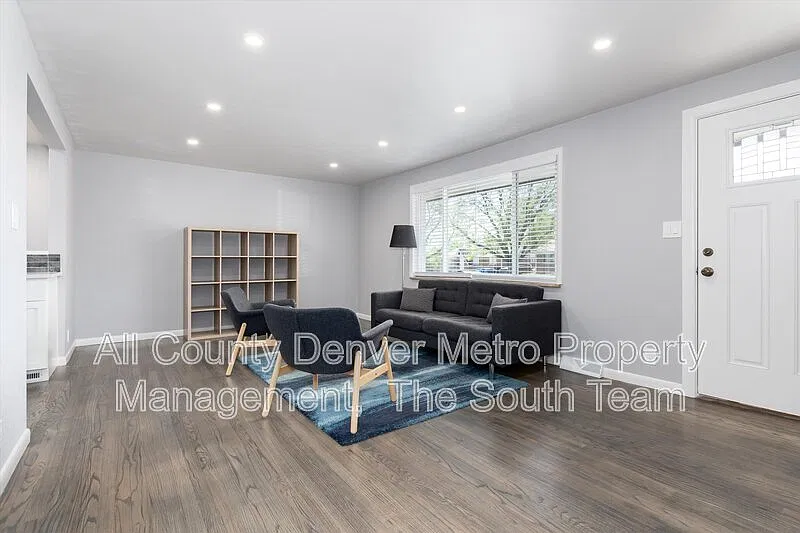 5 bed, 2.0 bath, 1899 sqft, $3,185 — Photo 4