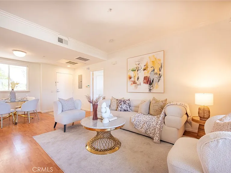 208 N Lincoln Ave #308 — Photo 2