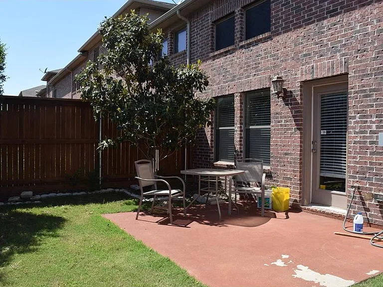 1123 Landon Ln — Photo 14