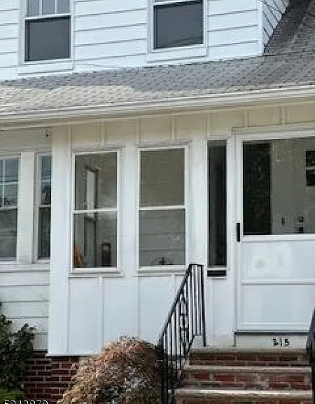 215 Jacoby St — Photo 2