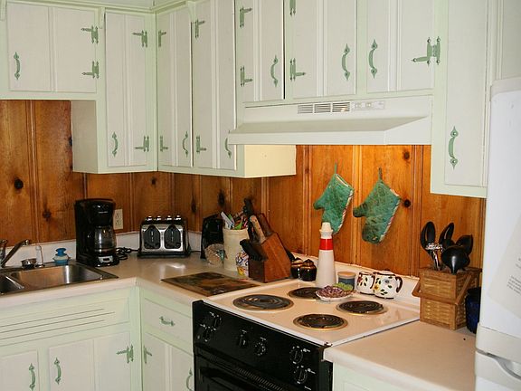 2nd image of 108 Highland Ave