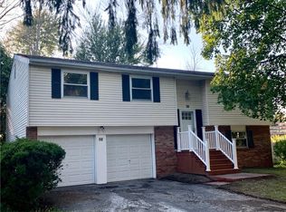 98 Snowberry Cres, Rochester, NY 14606