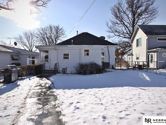 3rd image of 304 W D St