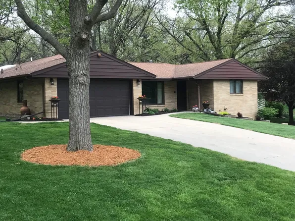 6735 NW Timberline Dr, Des Moines, IA 50313