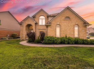 57633 Yorkshire Dr, Washington, MI 48094