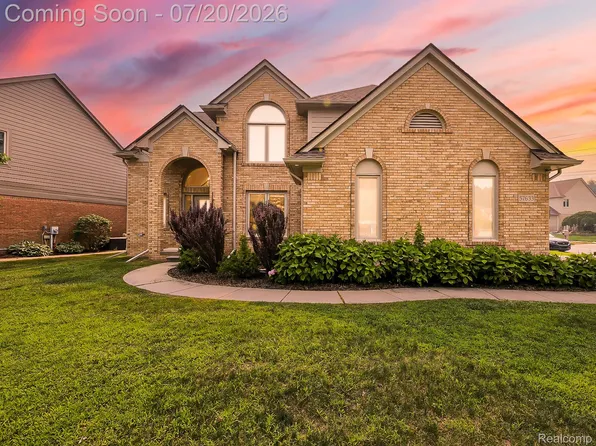 57633 Yorkshire Dr, Washington, MI 48094