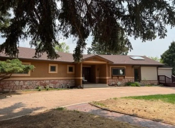 19 Crescent Ln