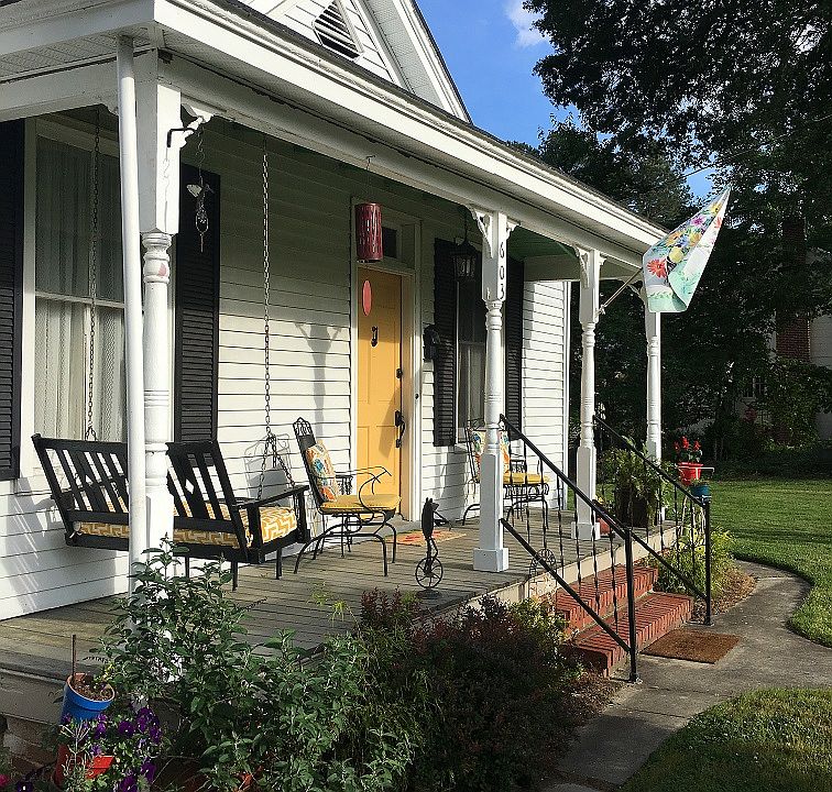 2nd image of 603 Maple St